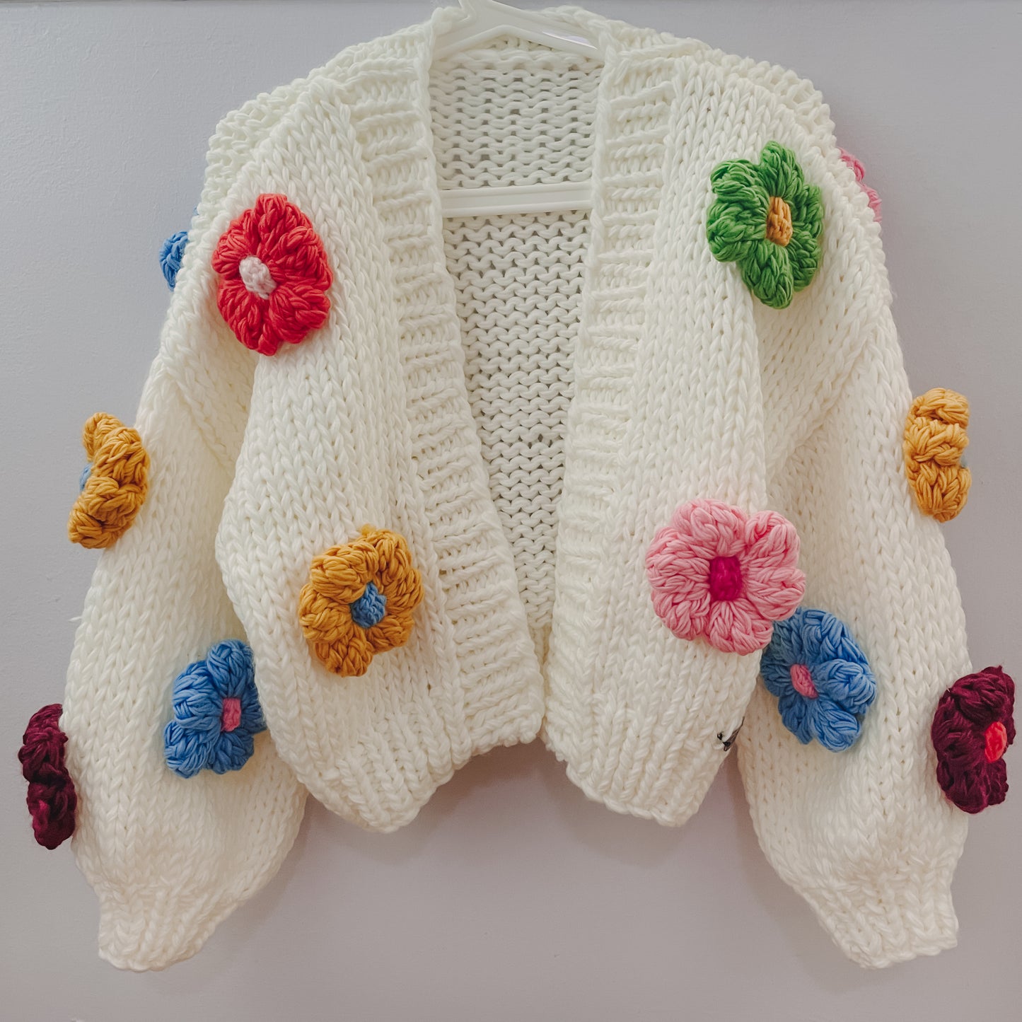 Chunky Daisy Cropped Cardigan (White/Multi)