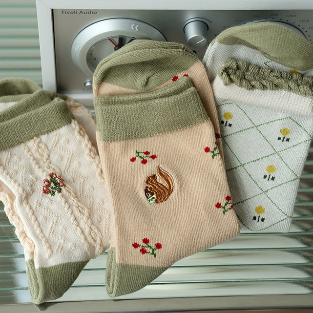 Spring Squirrel Sock Set (Green)