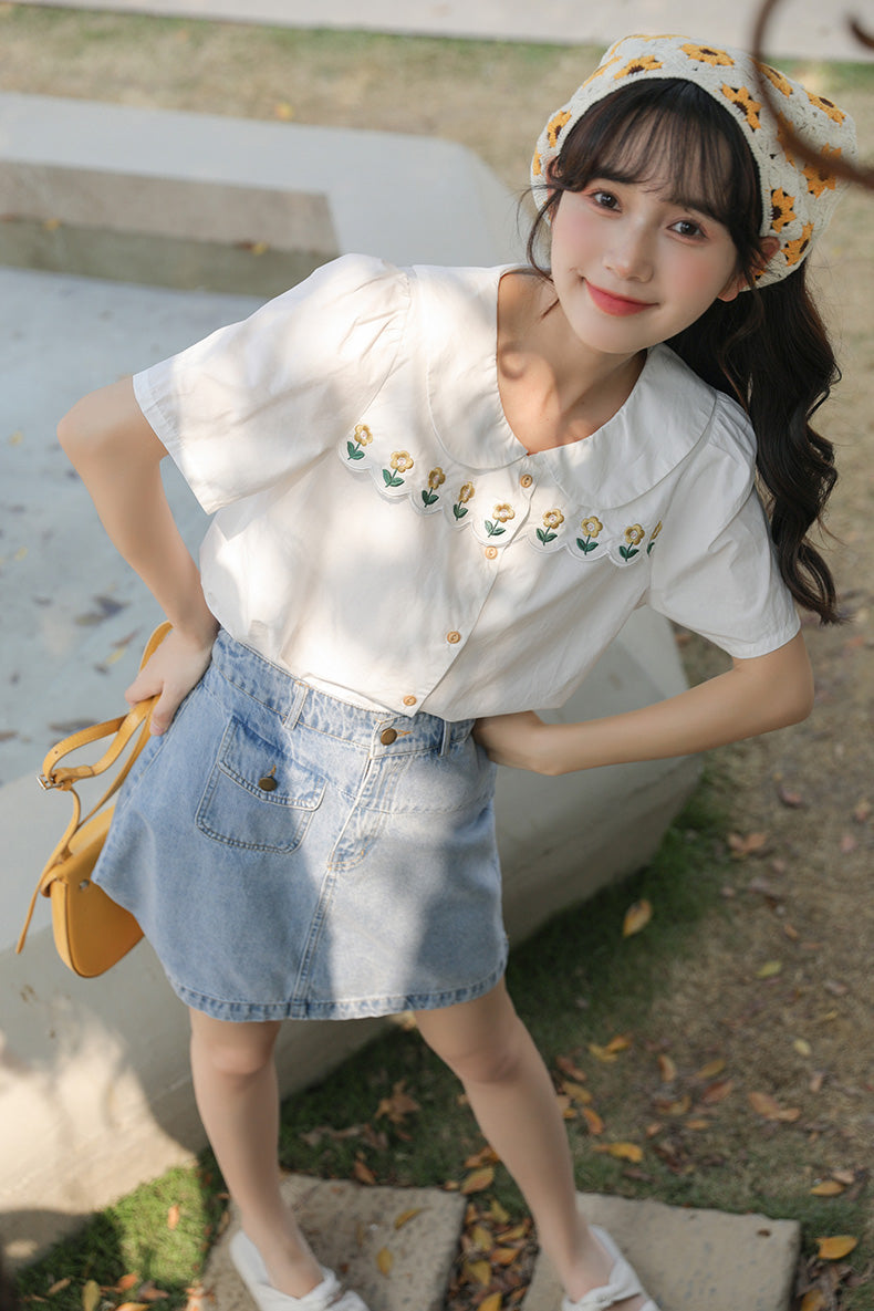 Daisy Chain Scalloped Blouse (White)
