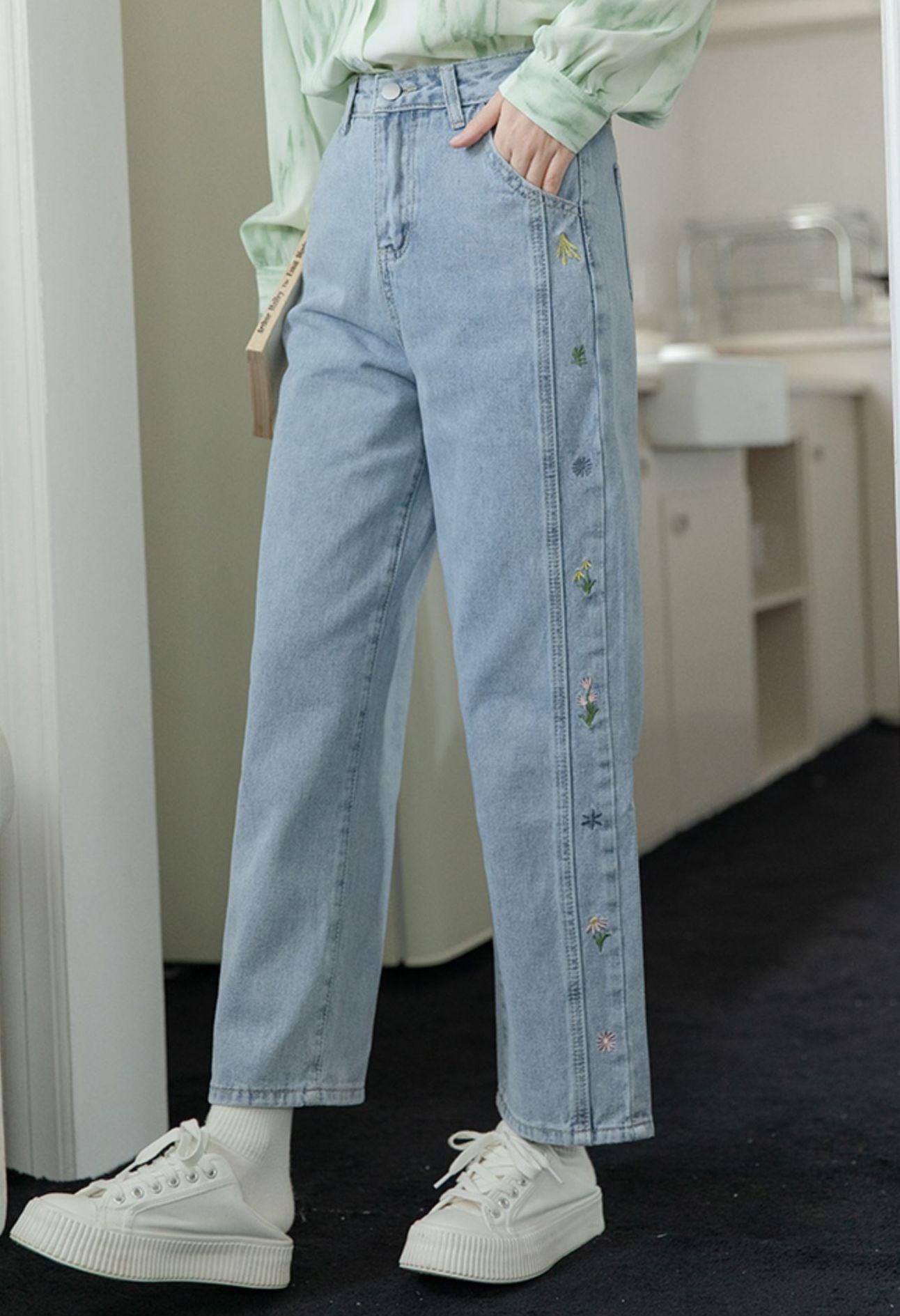 Wildflower Mom Jeans (Light Blue)