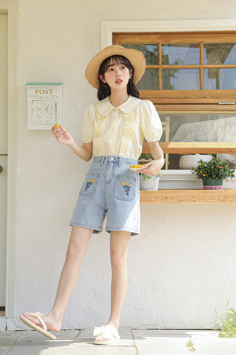 Sunny Flower Embroidered Shorts (Light Denim)