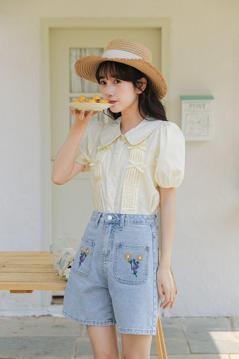 Sunny Flower Embroidered Shorts (Light Denim)