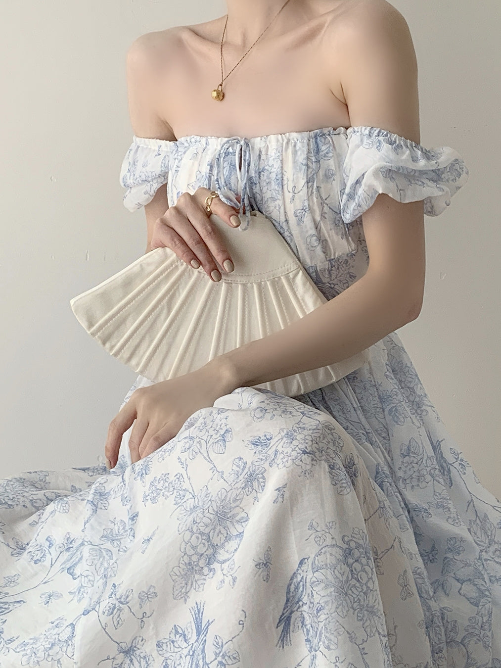 Porcelain Sketch Midi Dress (White/Blue)