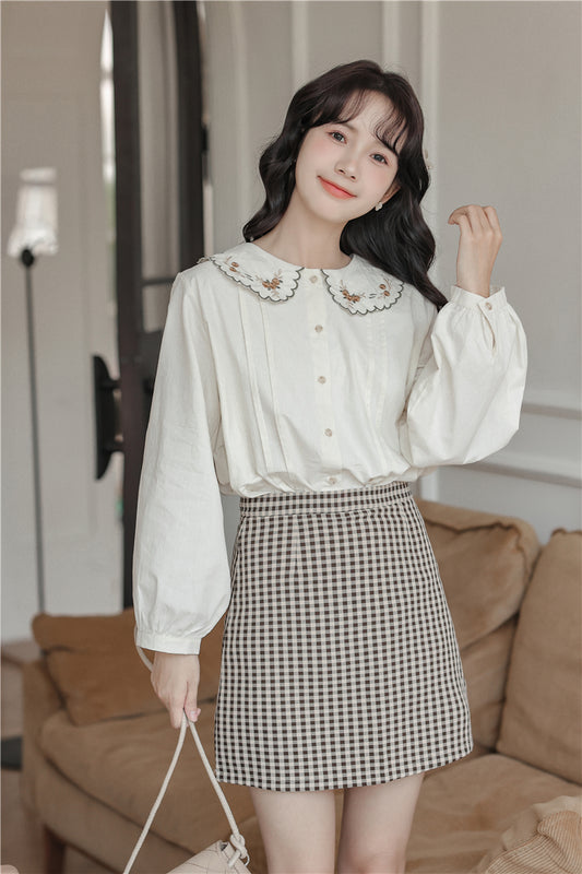 Scallop Floral Embroidered Collar Blouse (Cream)