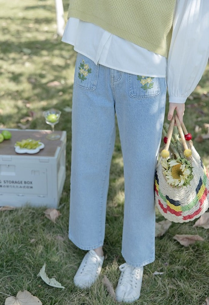 Star Daisy Embroidered Pocket Jeans (Light Denim)