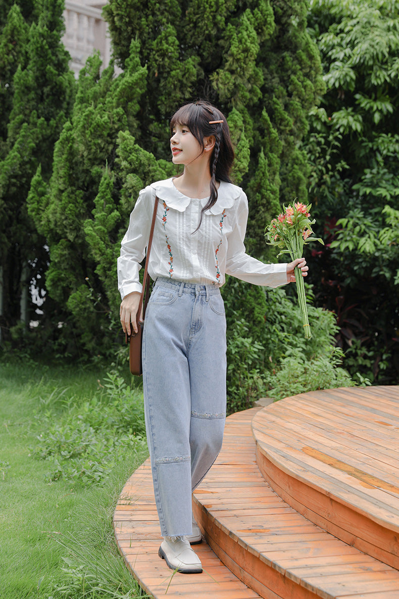 Daisy Chain Embroidered Jeans (Light Denim)