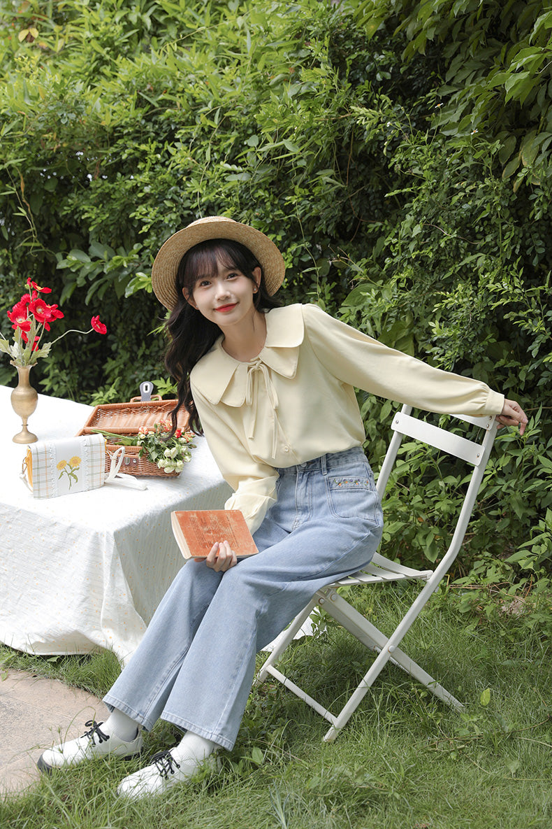 Embroidered Flower Vines Jeans (Light Denim)