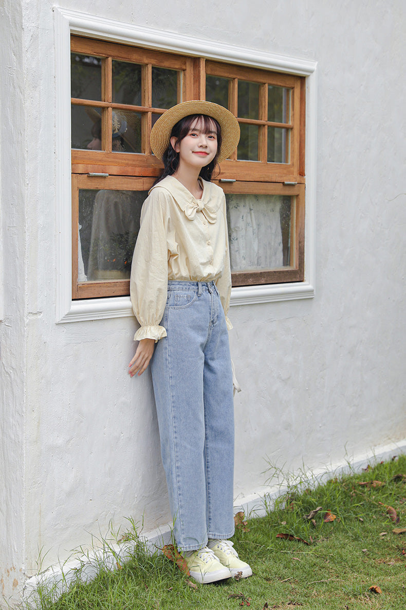 Peek-A-Boo Embroidered Jeans (Light Denim)