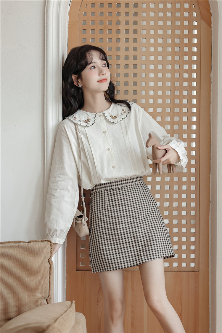 Scallop Floral Embroidered Collar Blouse (Cream)