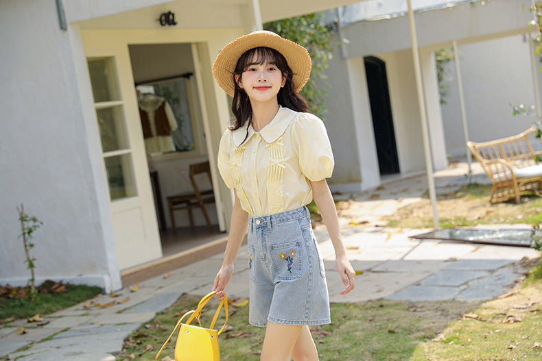 Sunny Flower Embroidered Shorts (Light Denim)