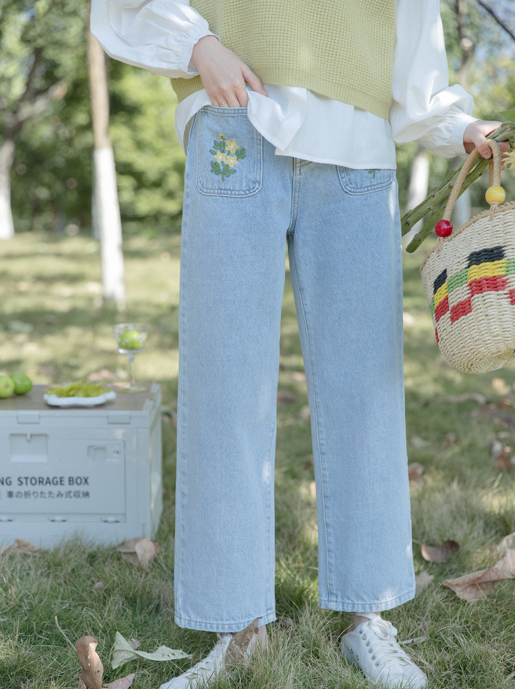 Star Daisy Embroidered Pocket Jeans (Light Denim)
