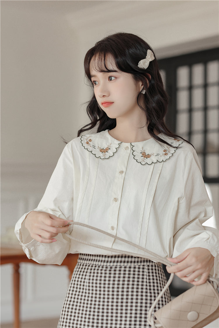 Scallop Floral Embroidered Collar Blouse (Cream)