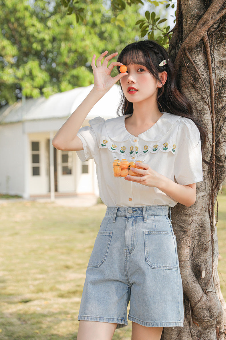 Daisy Chain Scalloped Blouse (White)