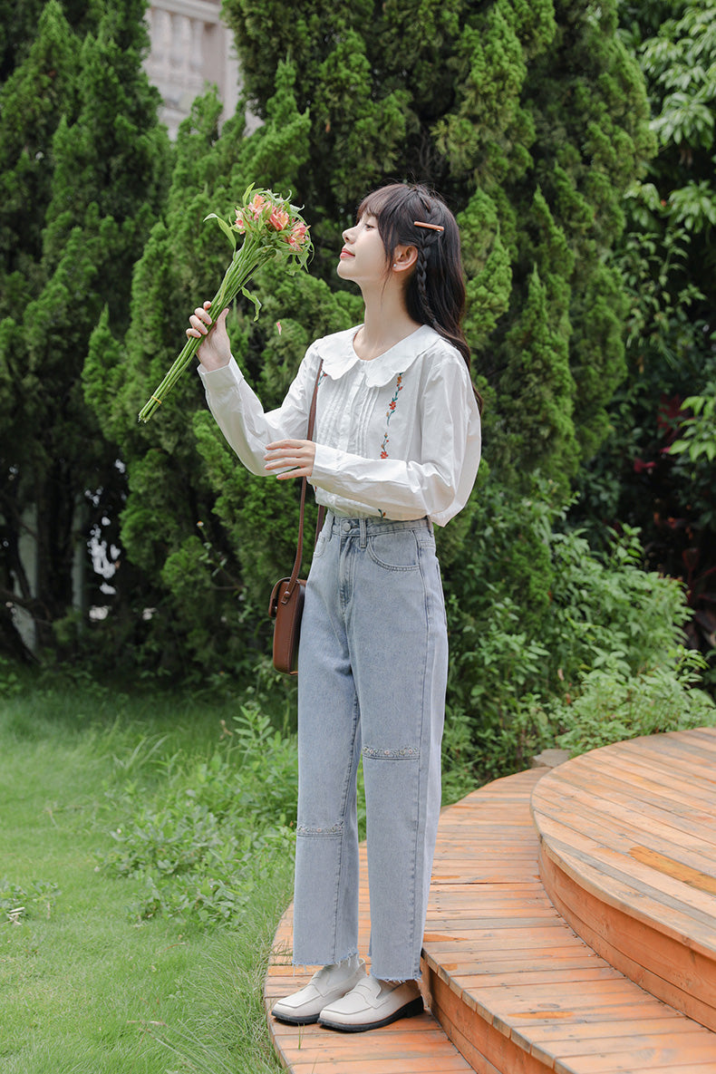 Daisy Chain Embroidered Jeans (Light Denim)