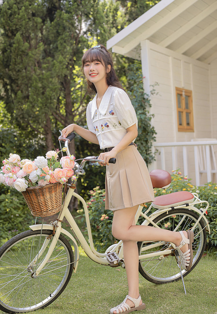 Retro Floral Embroidered Blouse (2 Colors)