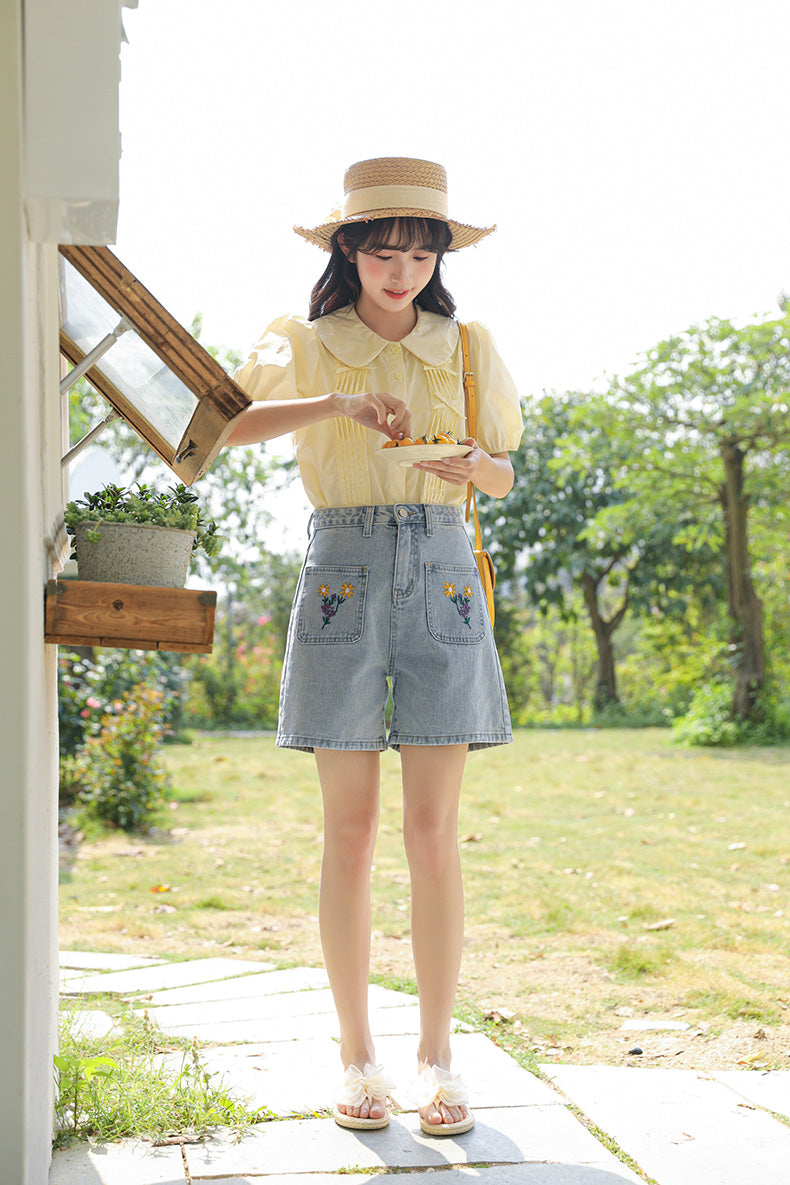 Sunny Flower Embroidered Shorts (Light Denim)