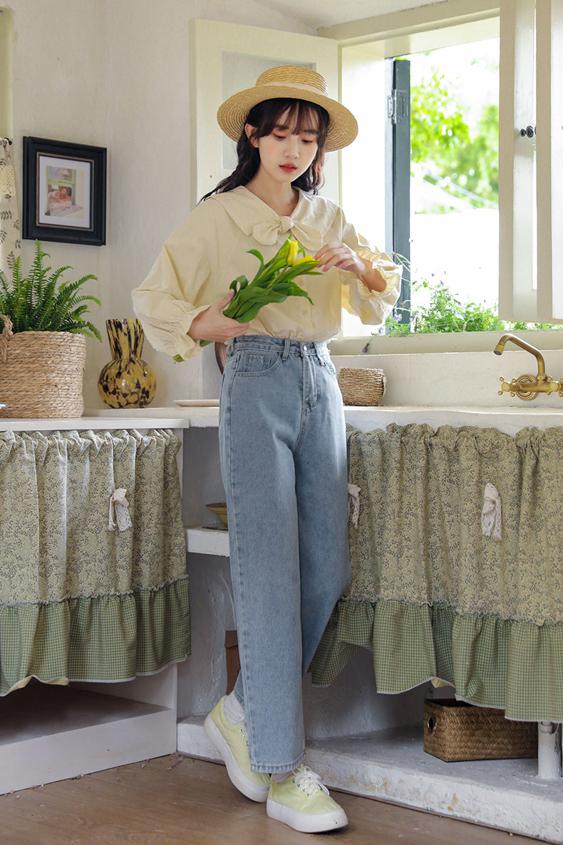 Peek-A-Boo Embroidered Jeans (Light Denim)