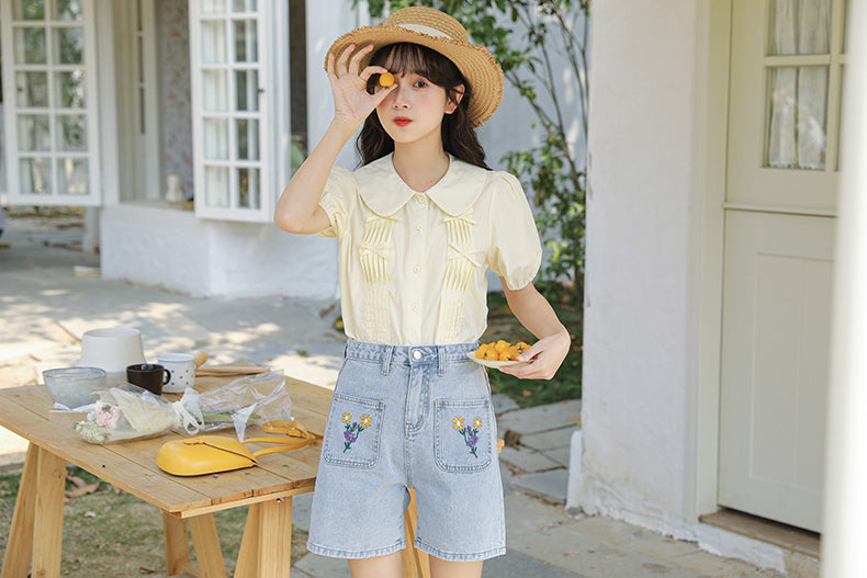 Sunny Flower Embroidered Shorts (Light Denim)