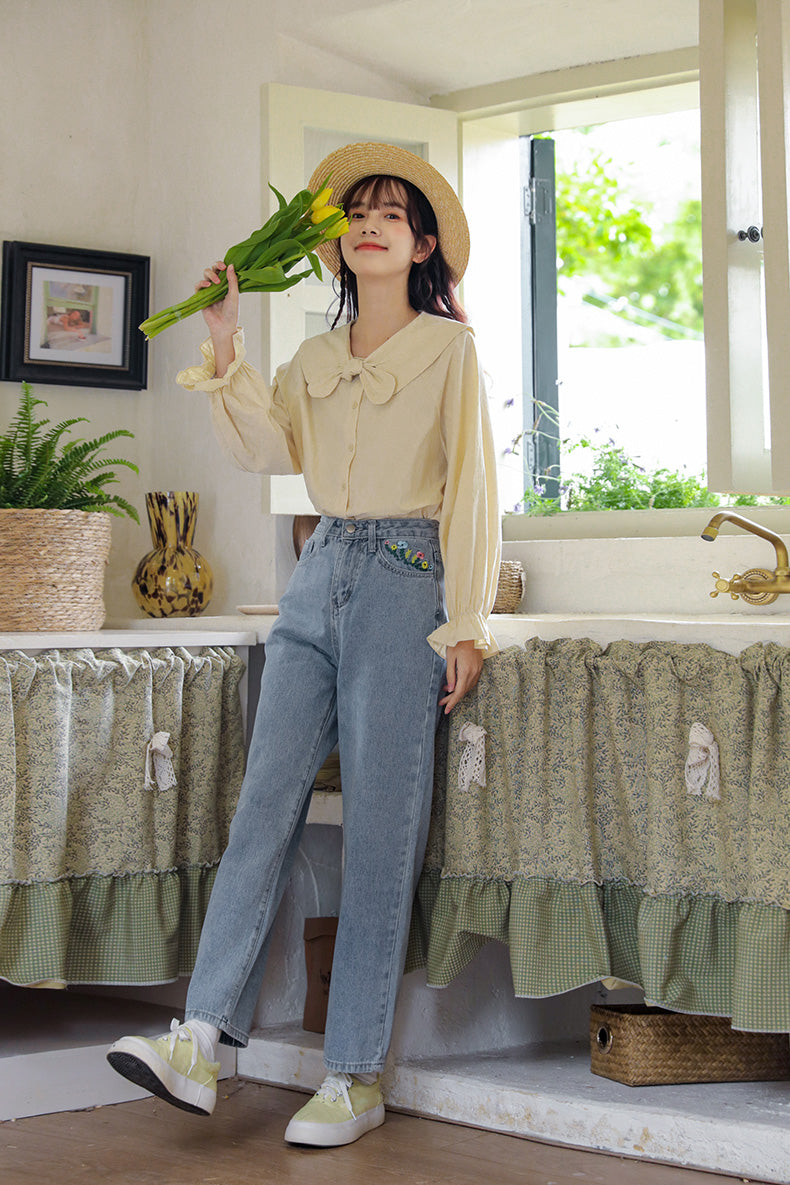 Peek-A-Boo Embroidered Jeans (Light Denim)