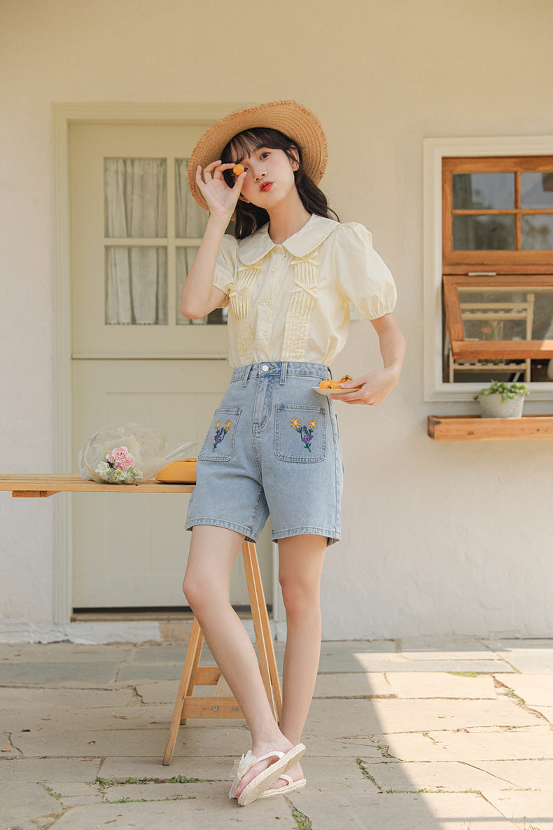 Sunny Flower Embroidered Shorts (Light Denim)