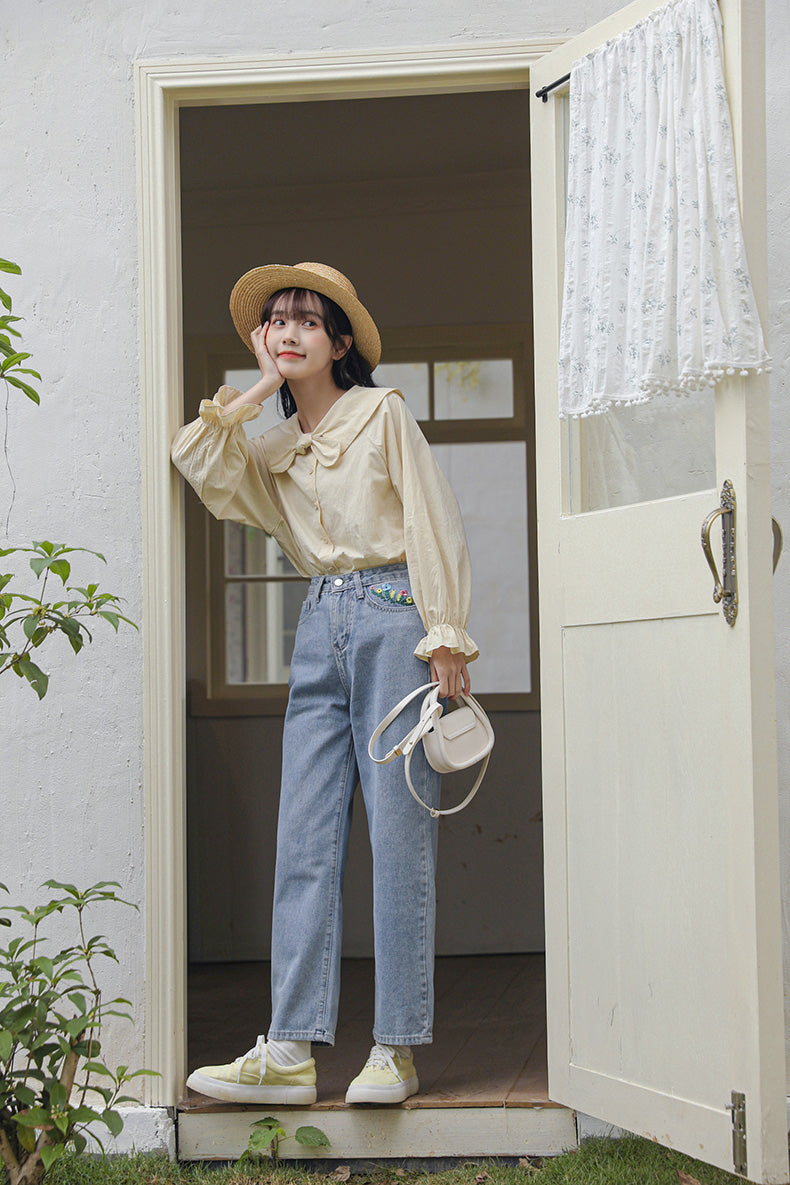 Peek-A-Boo Embroidered Jeans (Light Denim)