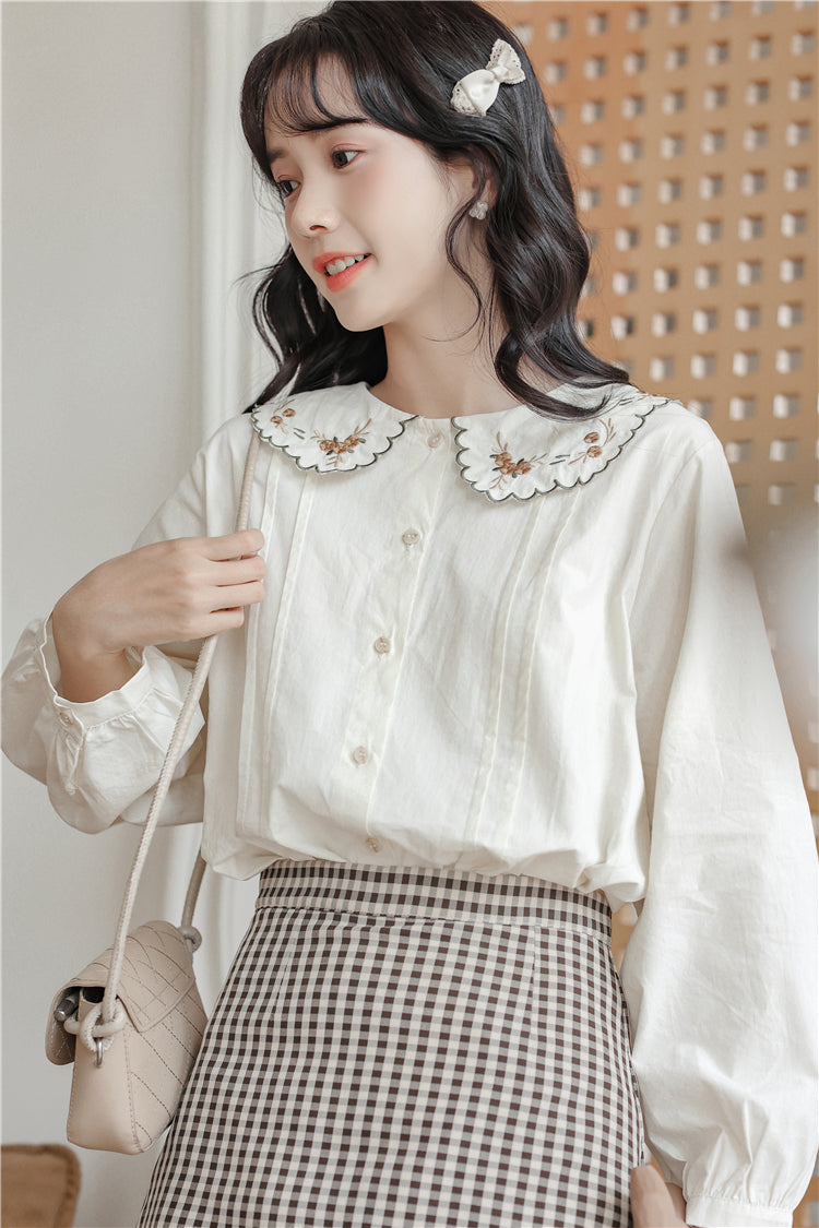 Scallop Floral Embroidered Collar Blouse (Cream)