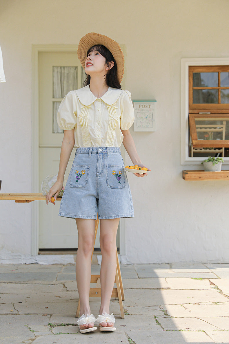 Sunny Flower Embroidered Shorts (Light Denim)