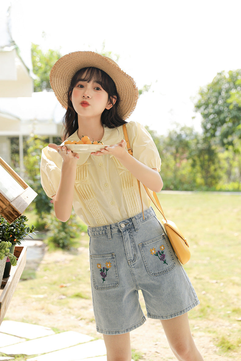 Sunny Flower Embroidered Shorts (Light Denim)