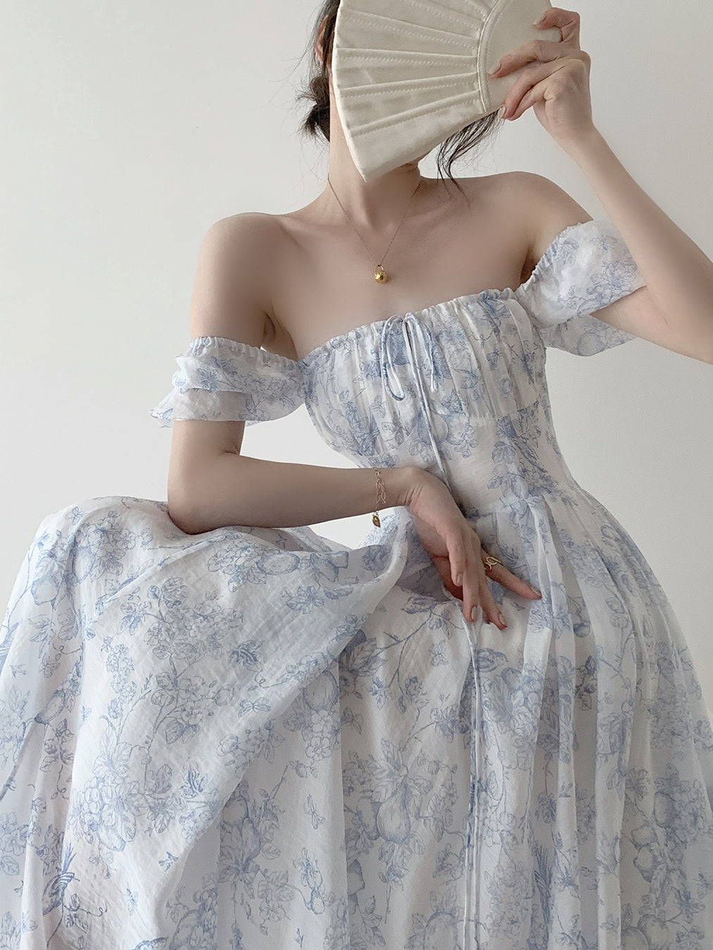 Porcelain Sketch Midi Dress (White/Blue)