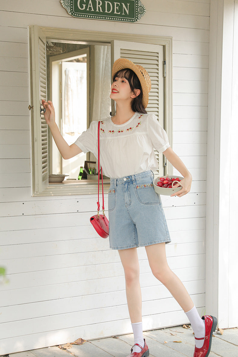 Flower Vines Embroidered Shorts (Light Denim)