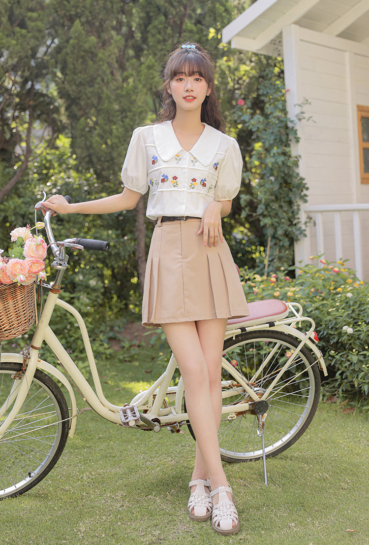 Retro Floral Embroidered Blouse (2 Colors)
