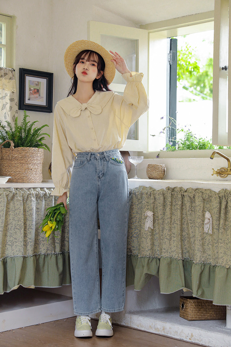 Peek-A-Boo Embroidered Jeans (Light Denim)