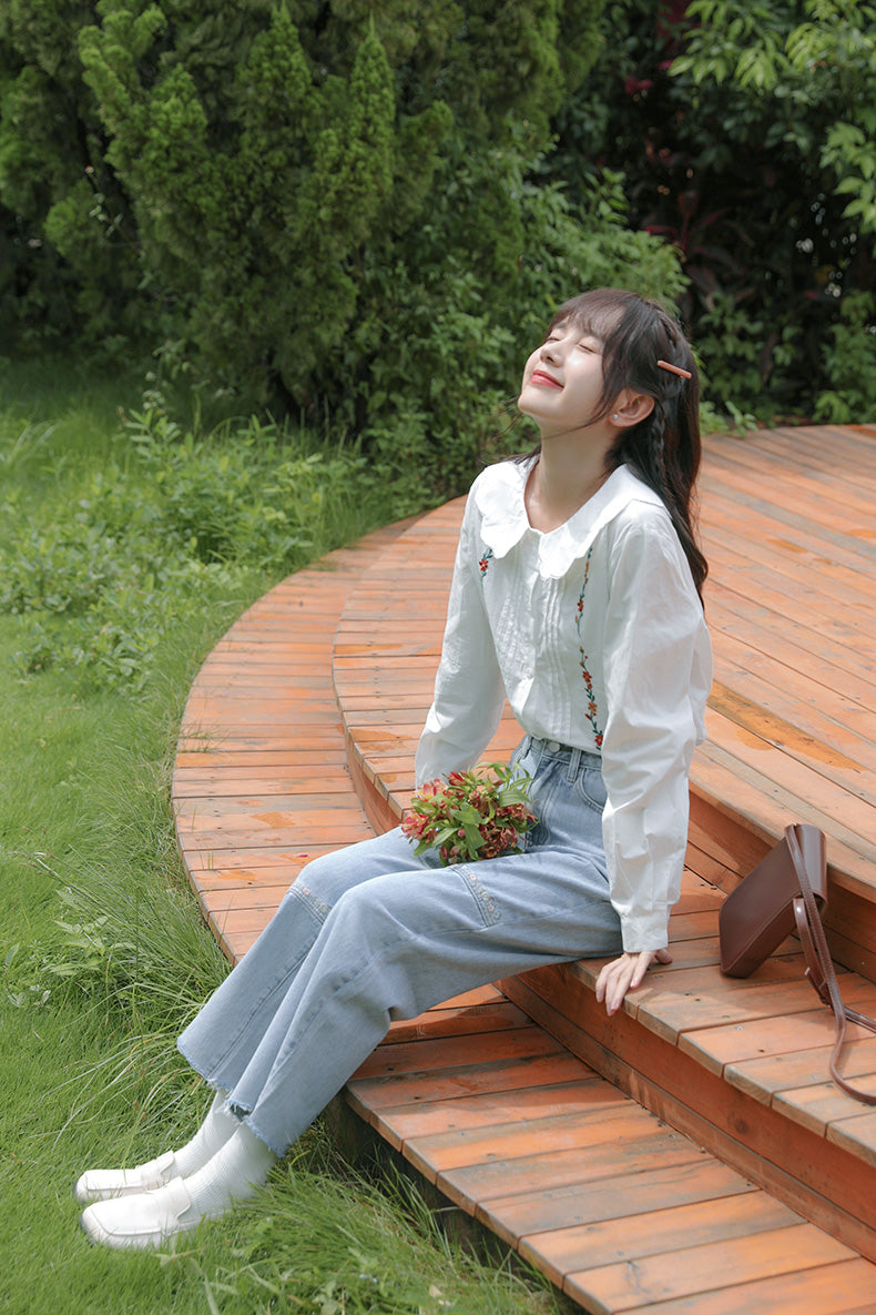 Daisy Chain Embroidered Jeans (Light Denim)