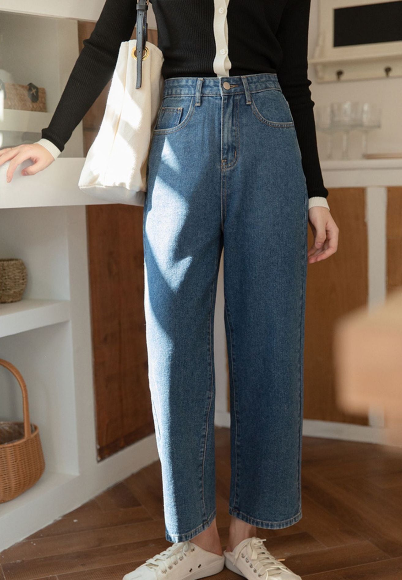 Flower Pocket Embroidered Jeans (Medium Denim)