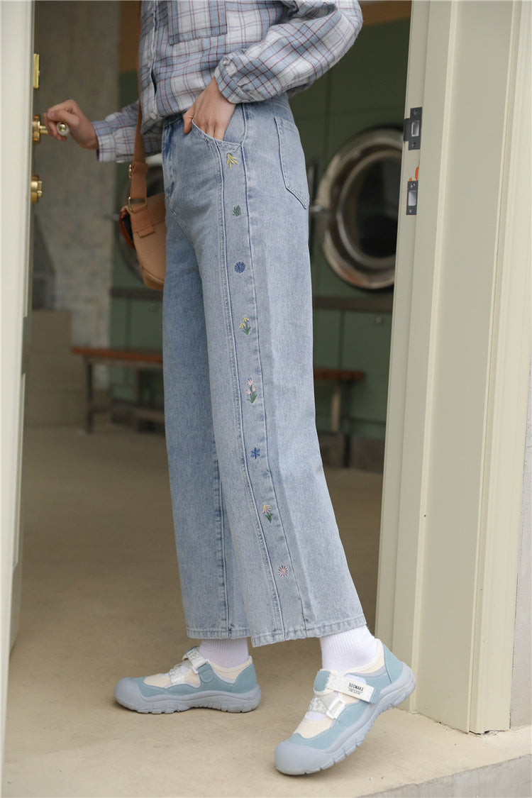 Wildflower Mom Jeans (Light Blue)