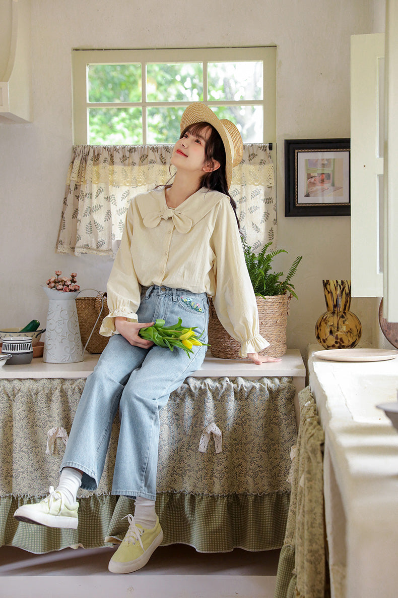 Peek-A-Boo Embroidered Jeans (Light Denim)