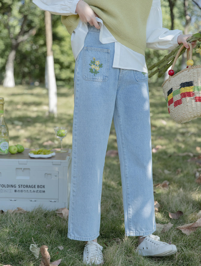 Star Daisy Embroidered Pocket Jeans (Light Denim)