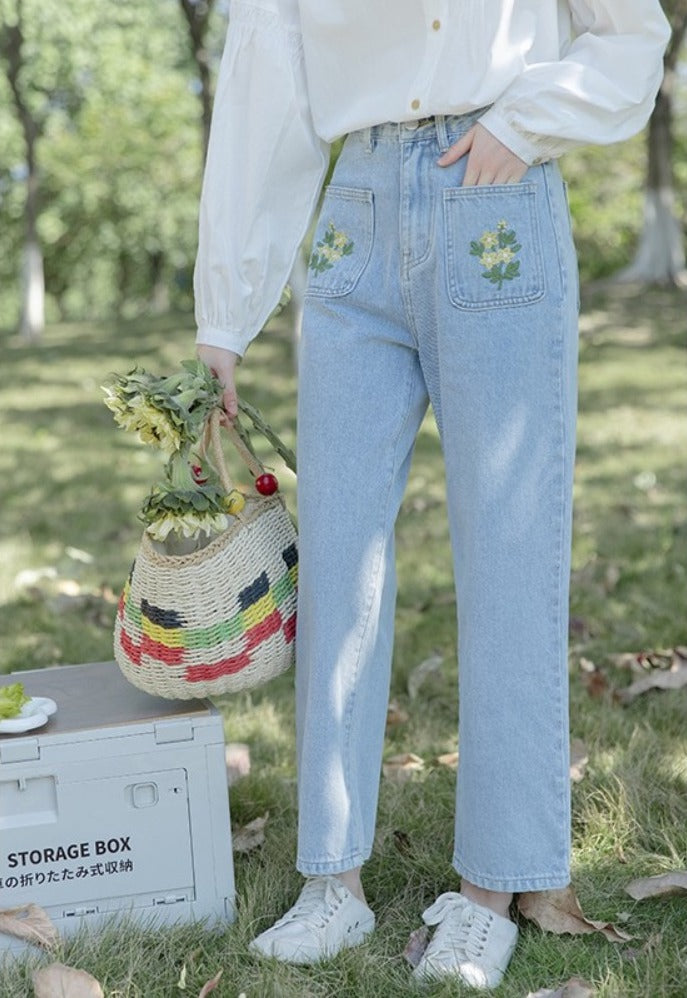 Star Daisy Embroidered Pocket Jeans (Light Denim)