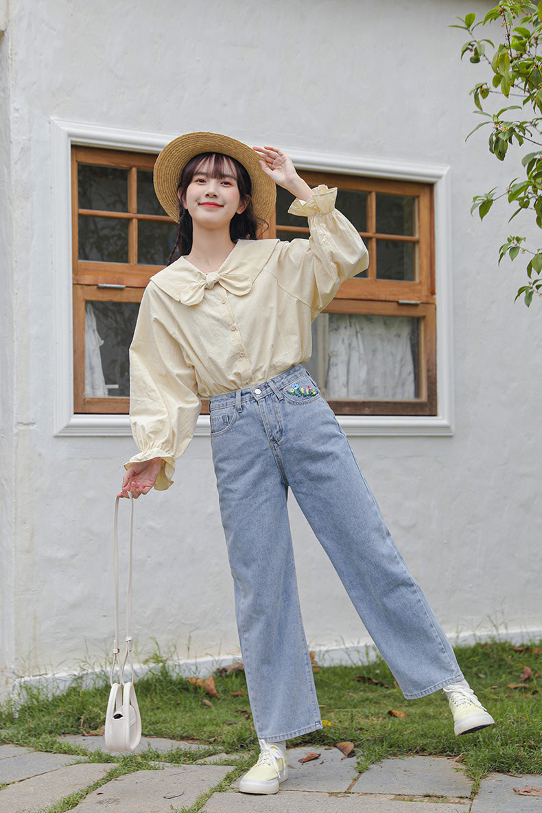 Peek-A-Boo Embroidered Jeans (Light Denim)