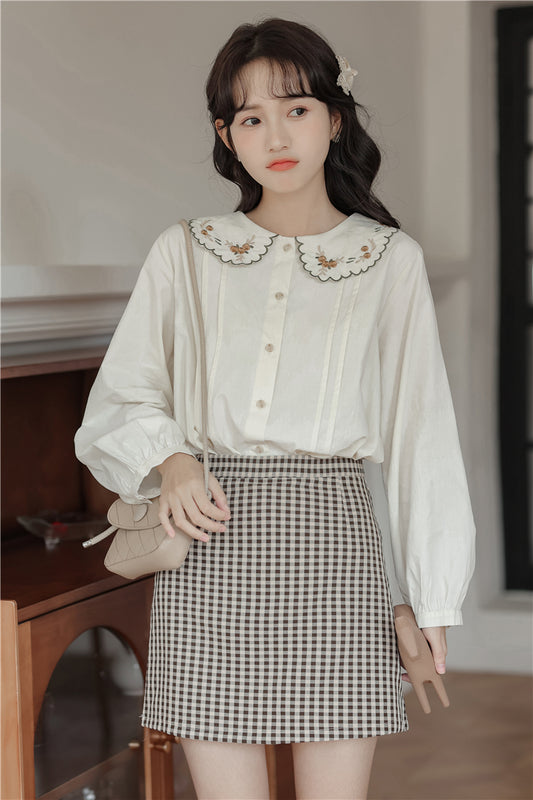 Scallop Floral Embroidered Collar Blouse (Cream)