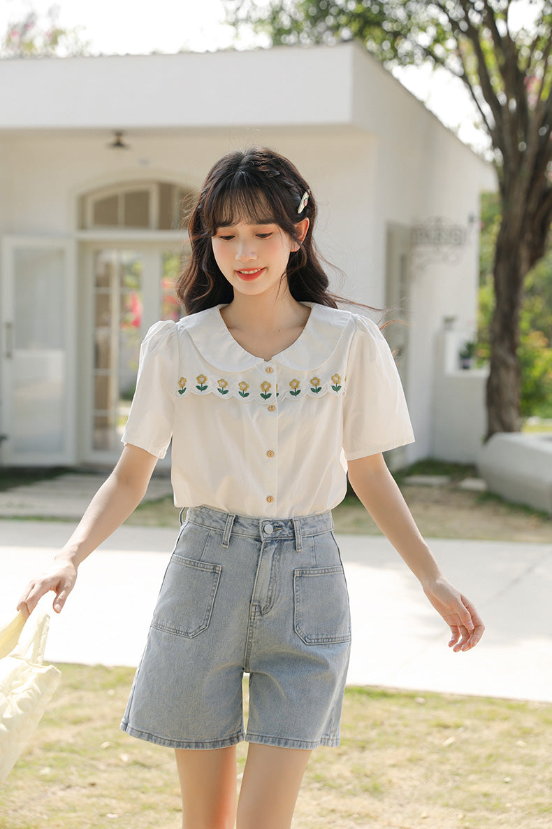 Daisy Chain Scalloped Blouse (White)