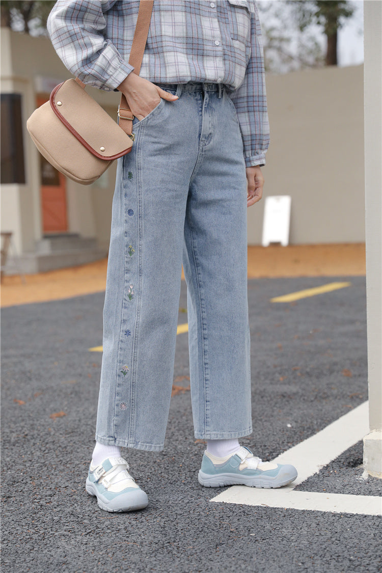 Wildflower Mom Jeans (Light Blue)