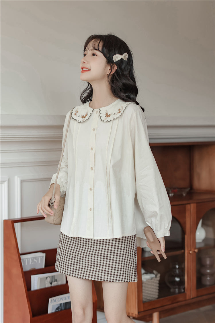 Scallop Floral Embroidered Collar Blouse (Cream)