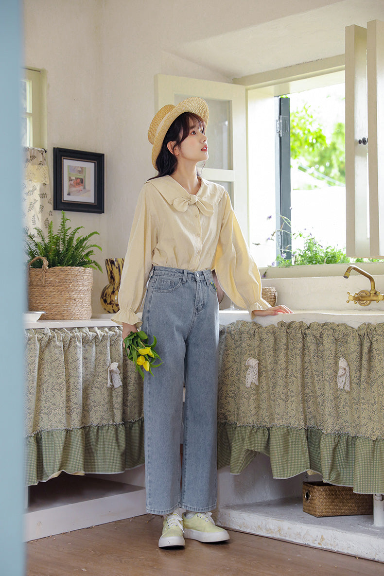 Peek-A-Boo Embroidered Jeans (Light Denim)