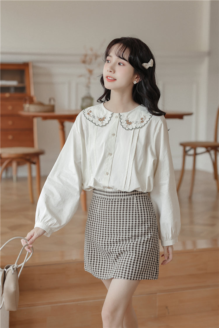 Scallop Floral Embroidered Collar Blouse (Cream)