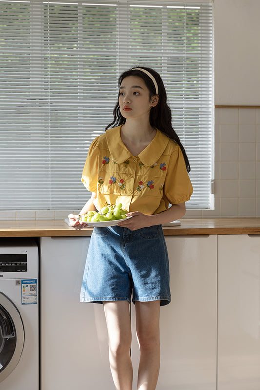 Retro Floral Embroidered Blouse (2 Colors)