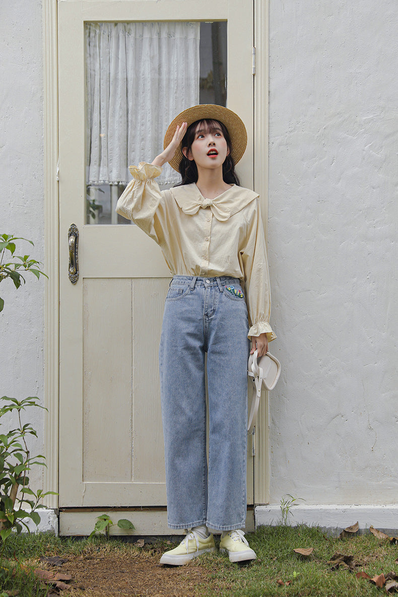Peek-A-Boo Embroidered Jeans (Light Denim)