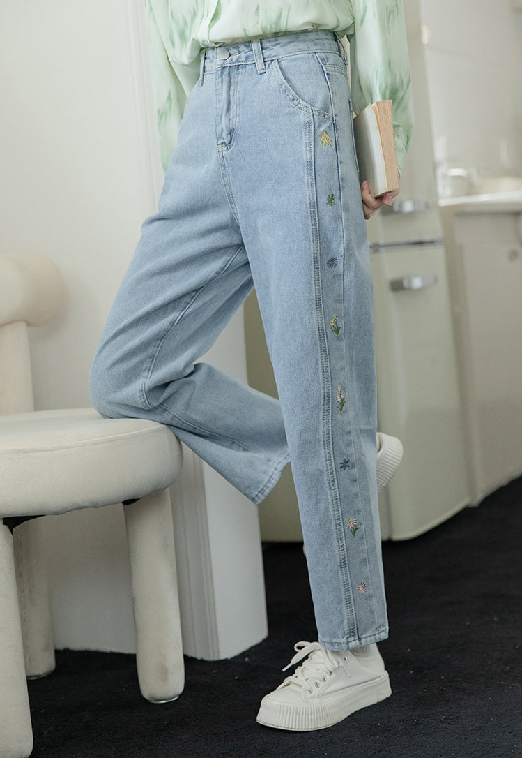 Wildflower Mom Jeans (Light Blue)