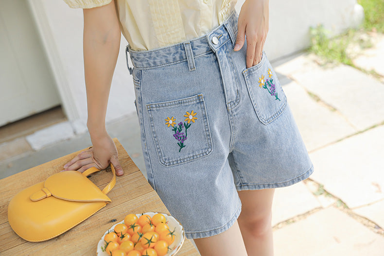 Sunny Flower Embroidered Shorts (Light Denim)
