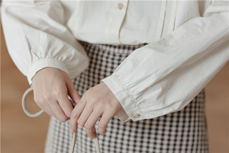 Scallop Floral Embroidered Collar Blouse (Cream)